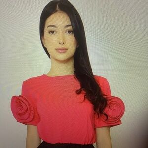 Women's Fushia Pink Short Sleeve Top with Flower Detail Size Small